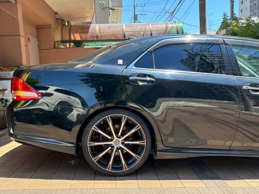 人気のクラウンアスリートです。傷も少なく、綺麗な車両です。